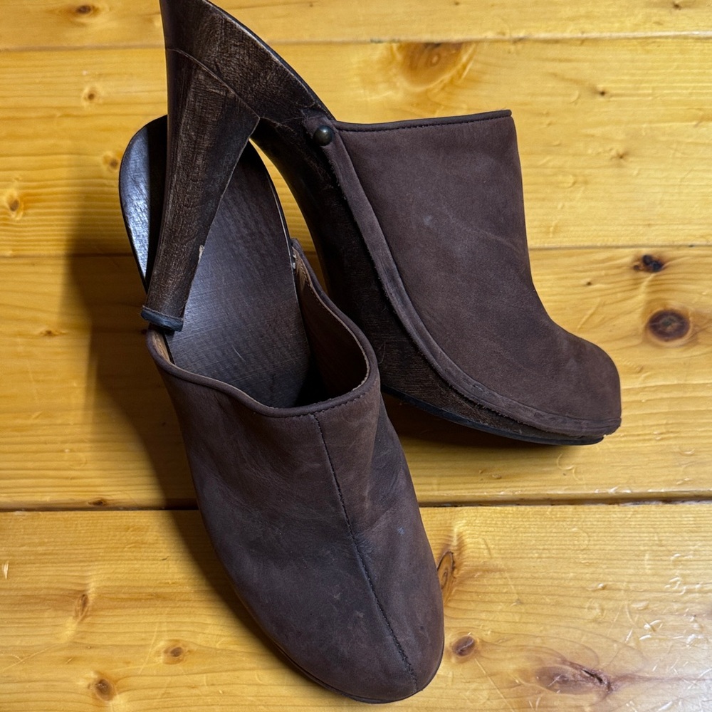 Elegant Brown Women's Heeled Shoes